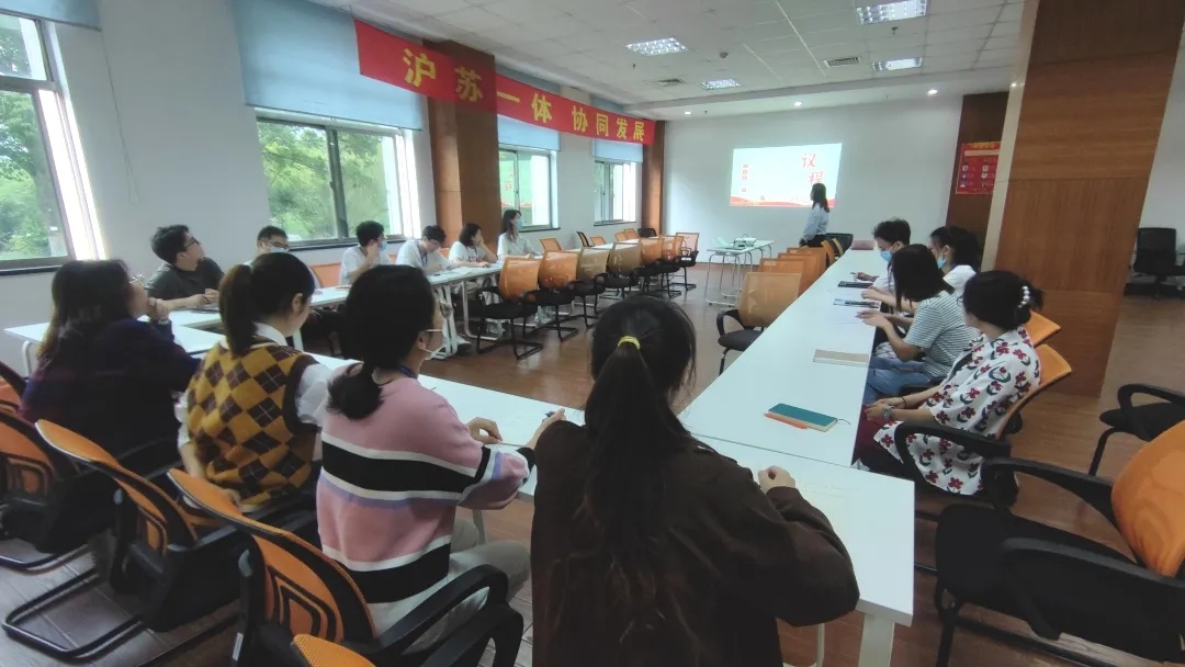 “喜迎二十大，永远跟党走！”上海鸿运国际团支部大会圆满落幕！